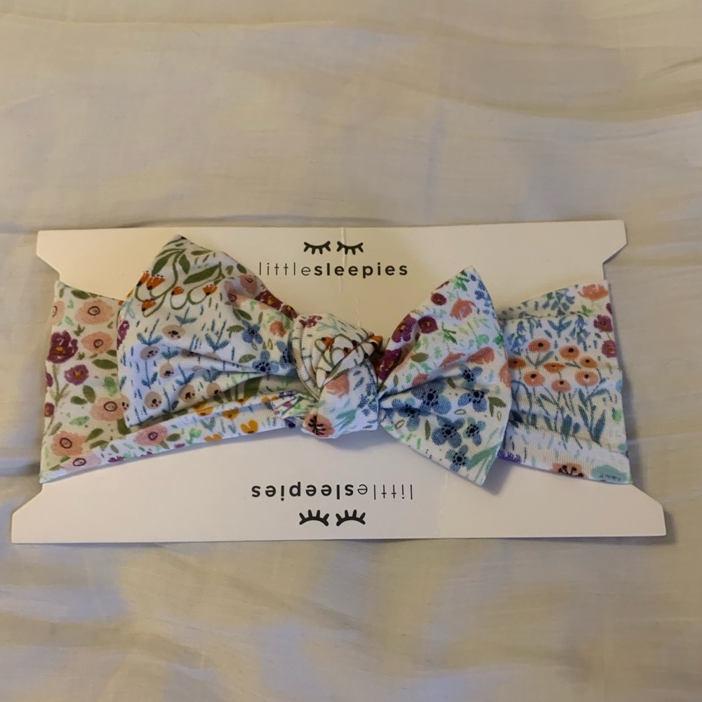 Flower fields original little sleepies bow. Never worn.
